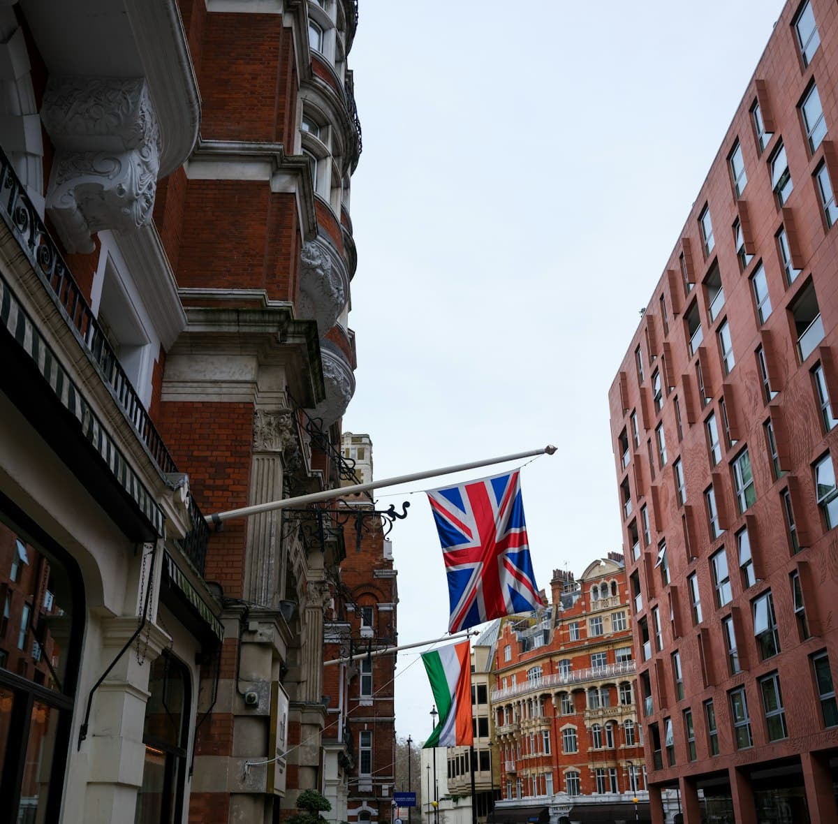 Charming neighborhood street in London, United Kingdom — where to stay guide